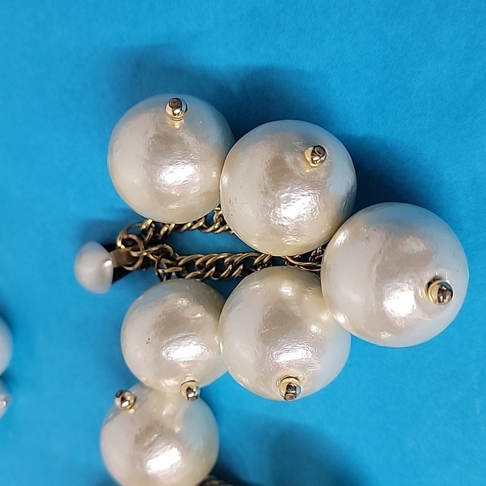 Pearl Like Gold Tone Link Bracelet and Matching Faux Earrings - Picture 2 of 13